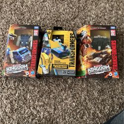 Transformers Kingdom Buzzworthy Figures
