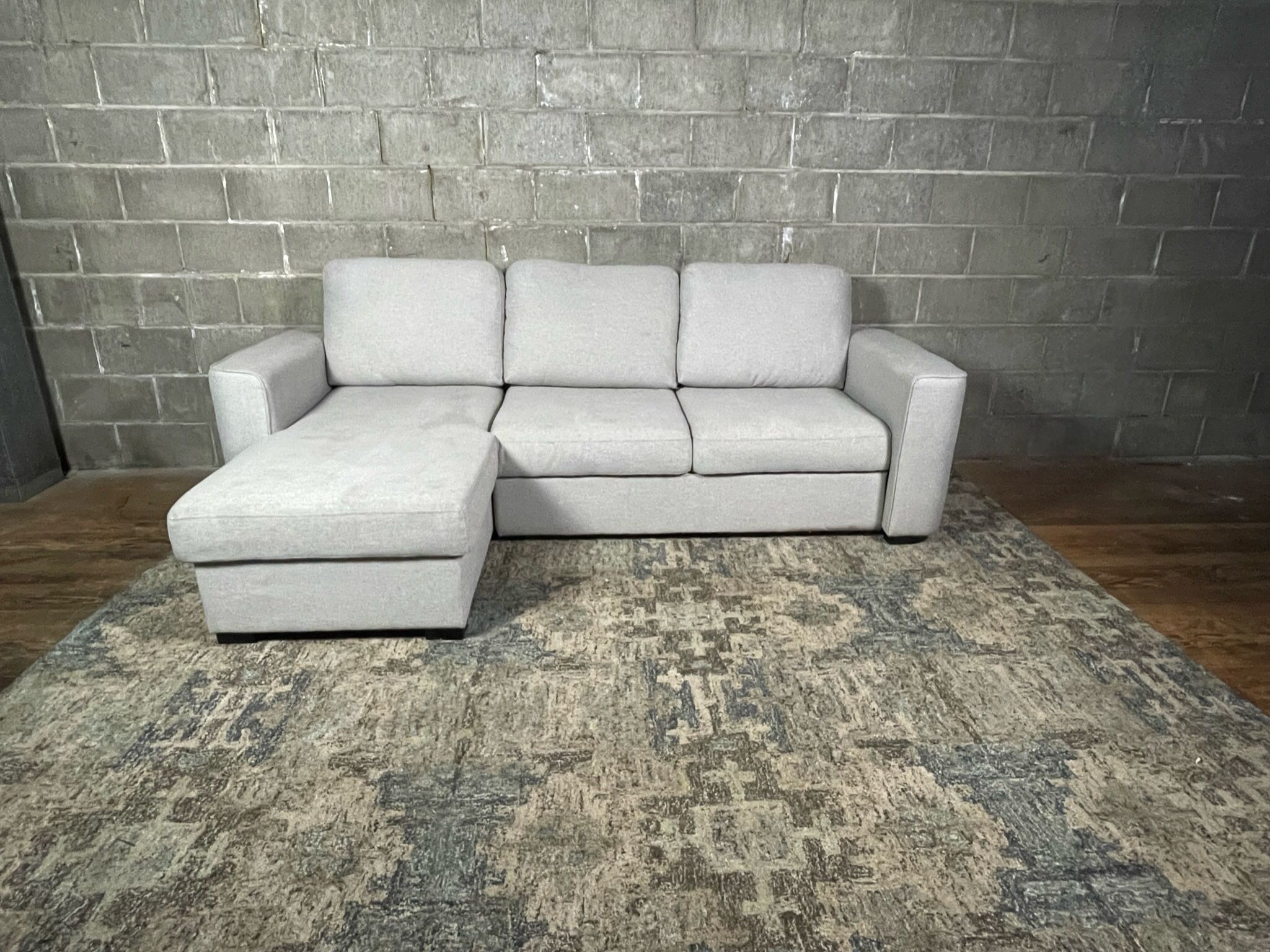White Sectional Couch W Storage And Pull Out “WE DELIVER”