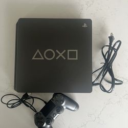 Limited Edition PlayStation 4 Slim 1TB - Days Of Play 