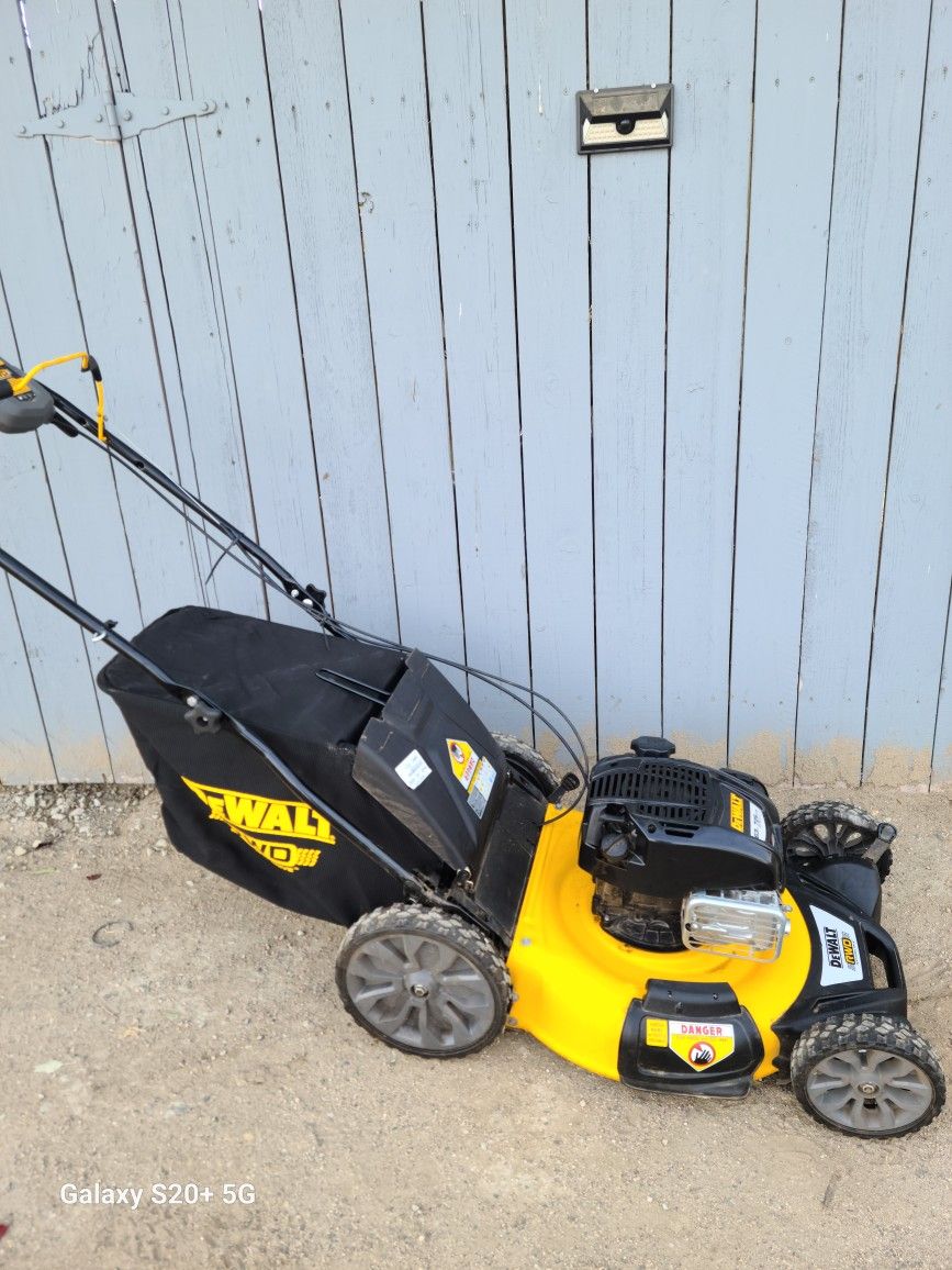 Dewalt 3 in 1 Gas Self Propelled Walk Behind Lawn Mower