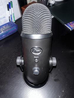Blue Yeti Podcast USB Microphone 