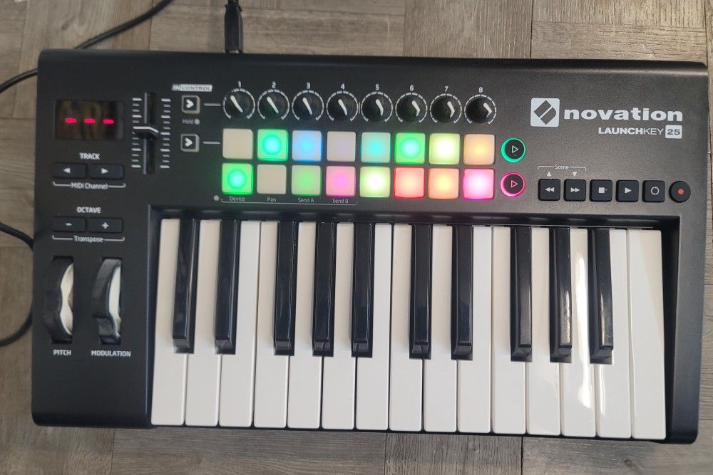 Novation Launchkey 25 Mk2 Midi Keyboard Controller