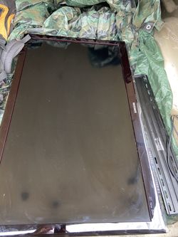 50 inch Toshiba flatscreen TV with tv mount and remote. Great condition