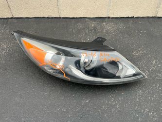 2013-2016 Kia sportage Right passenger side headlight Oem