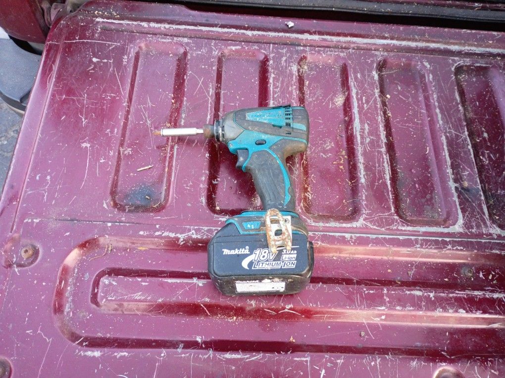 Makita Drill / Battery 