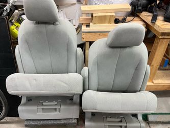 Middle seats for  2012 Toyota  Sienna