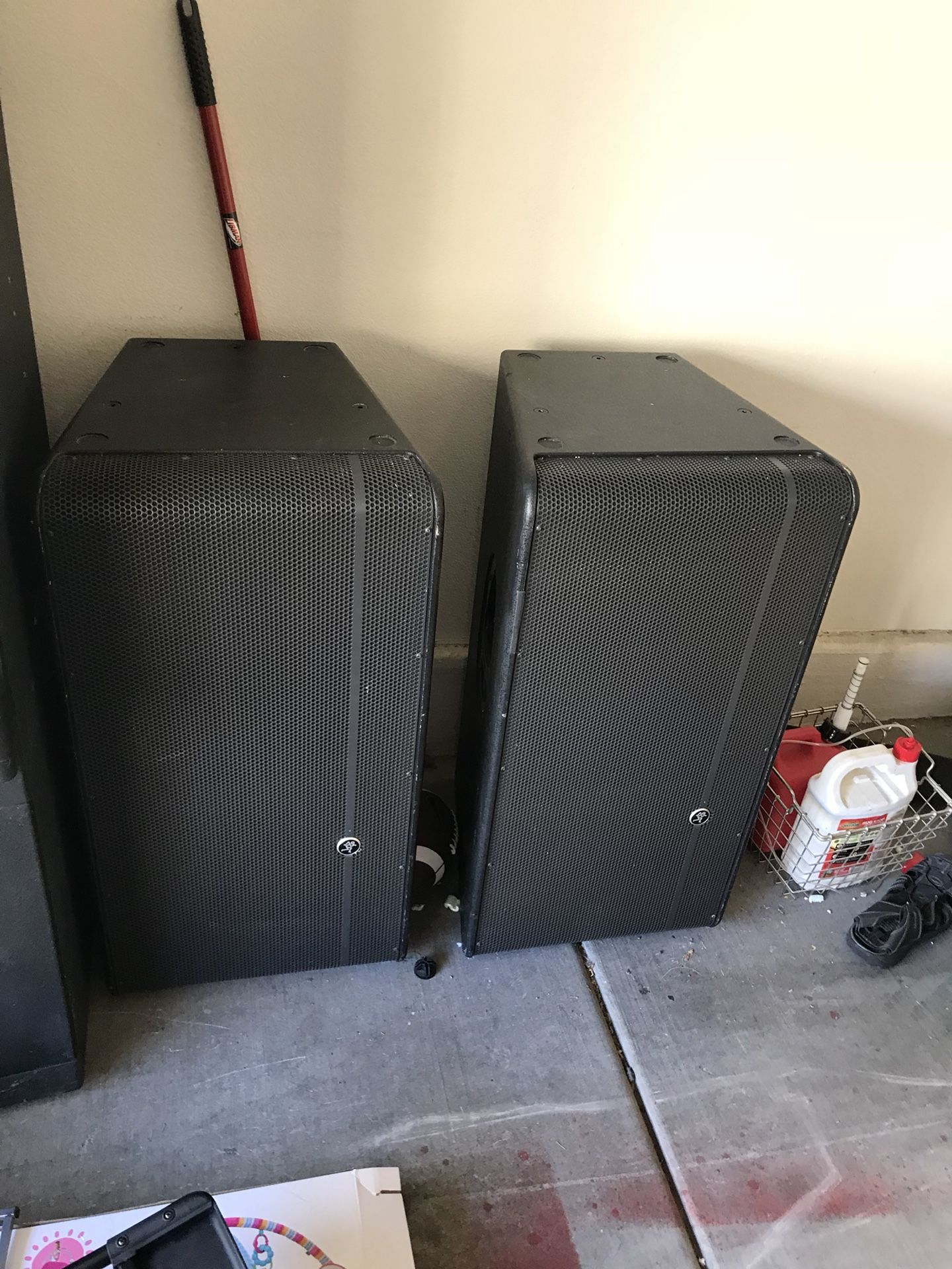 Mackie HD 1531 Powered Speakers Retails at 2,500. 15” DJ,Parties, for