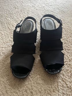 Women’s black wedge