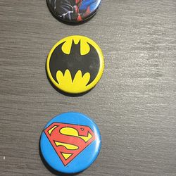 5 Pins 2 Batman, 2 Superman 1 Spider-Man 