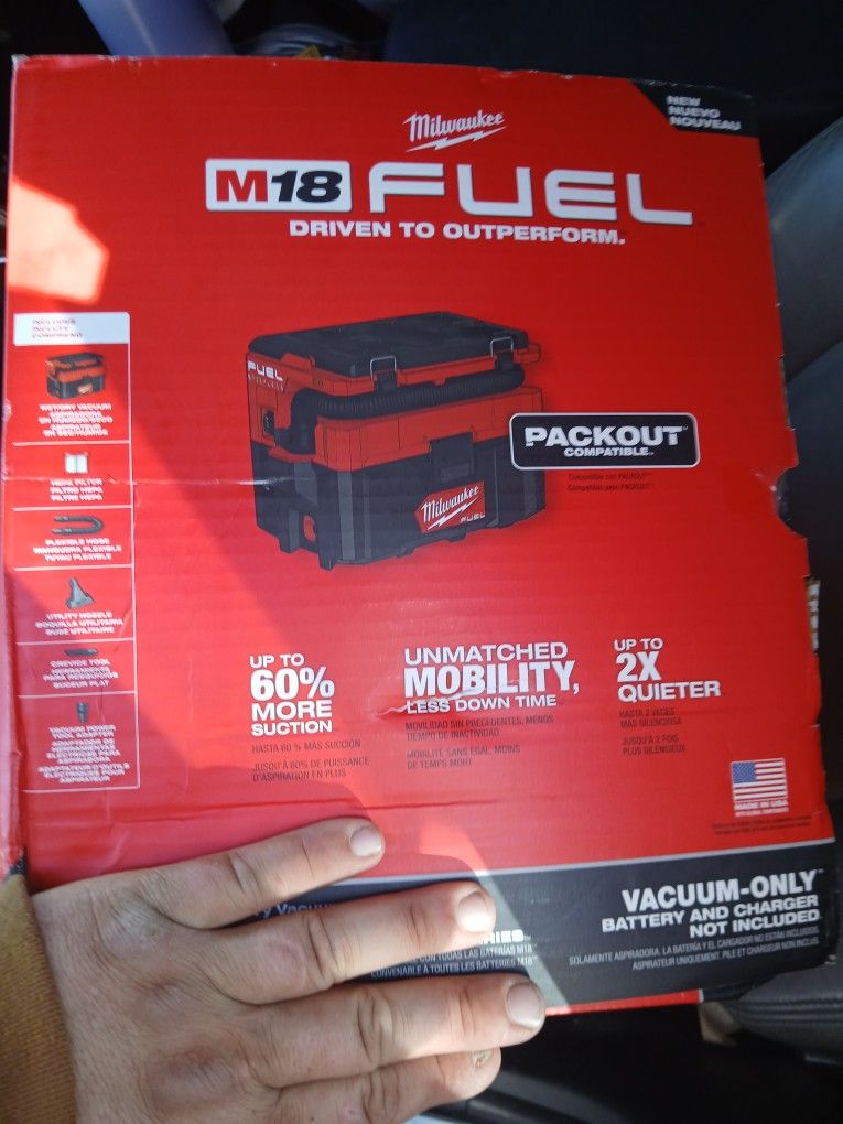 M18 Packout  2.5 Gal  Wet/dry Vacuum
