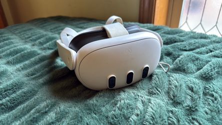Meta Quest 3 VR Headset ONLY LEFT CONTROLLER