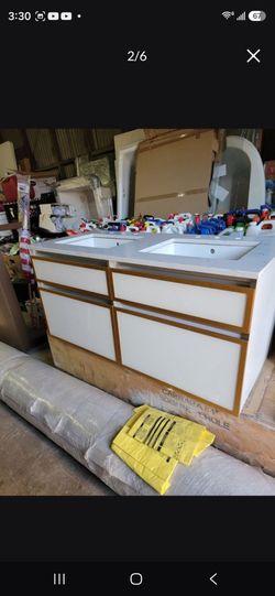 Robern vanity 48in all glass  double sink