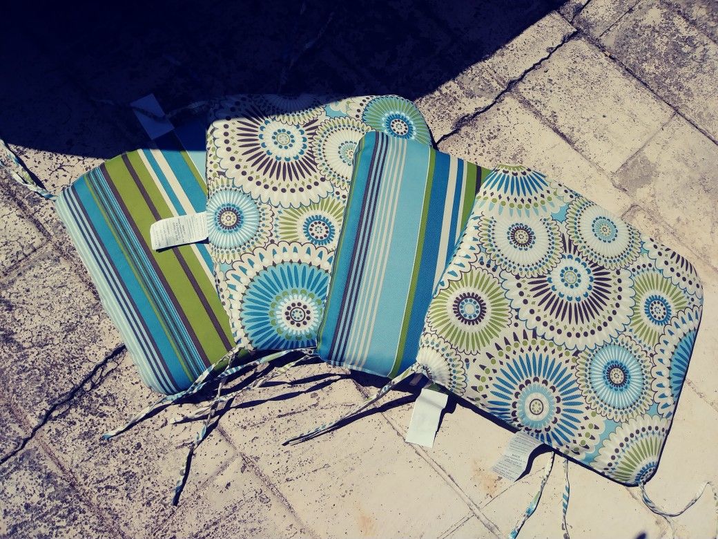 4 indoor/outdoor patio cushions reversible