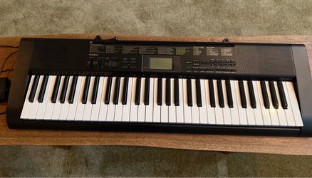 Casio CTK-1100  Portable 61 Note Keyboard With Built In Speakers. Used, Exc.  Condition!