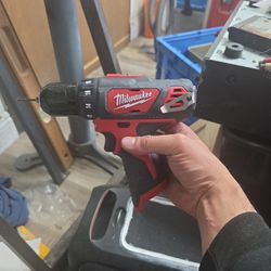 Milwaukee M12 Drill Driver