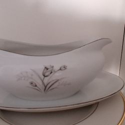 Creative Royal Elegance Fine China Gravy Boat