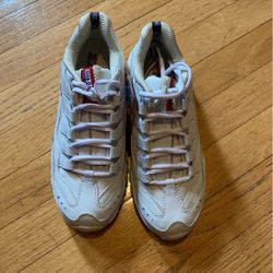 New Size 7.5 Skechers Sneakers