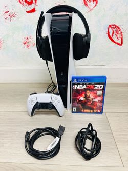 PlayStation 5 - Disc Version - 825GB , Bonus 1 Game , 1 Headset ( Used Very New )