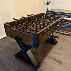 Solid Foosball Table in Excellent Condition (55"Lx29.5Wx35"H)