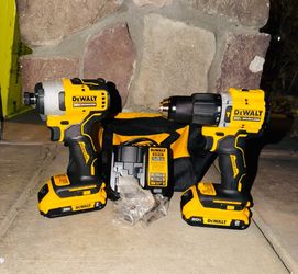 DEWALT ATOMIC 20v Brushless 1/2 in. Hammer Drill + 1/4 in Impact + 2-2AH Batteries + Charger & Bag New