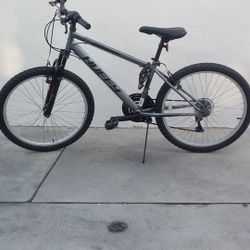 Like new Huffy 24" Rock Creek Mountain Bike, w/ free lock 4'8" - 5'8"