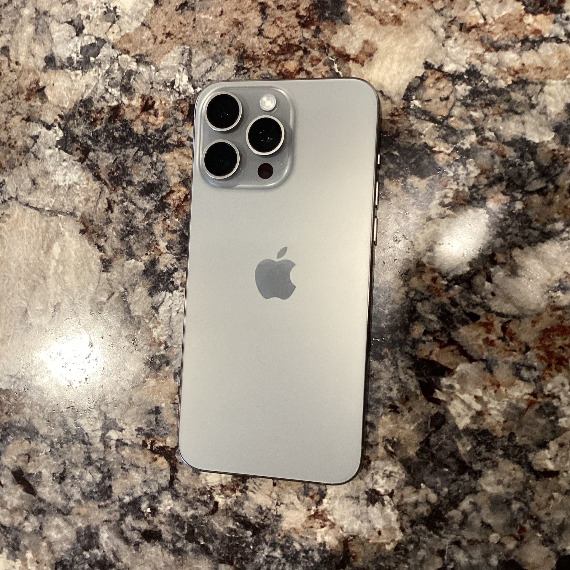iPhone 15 Pro Max 