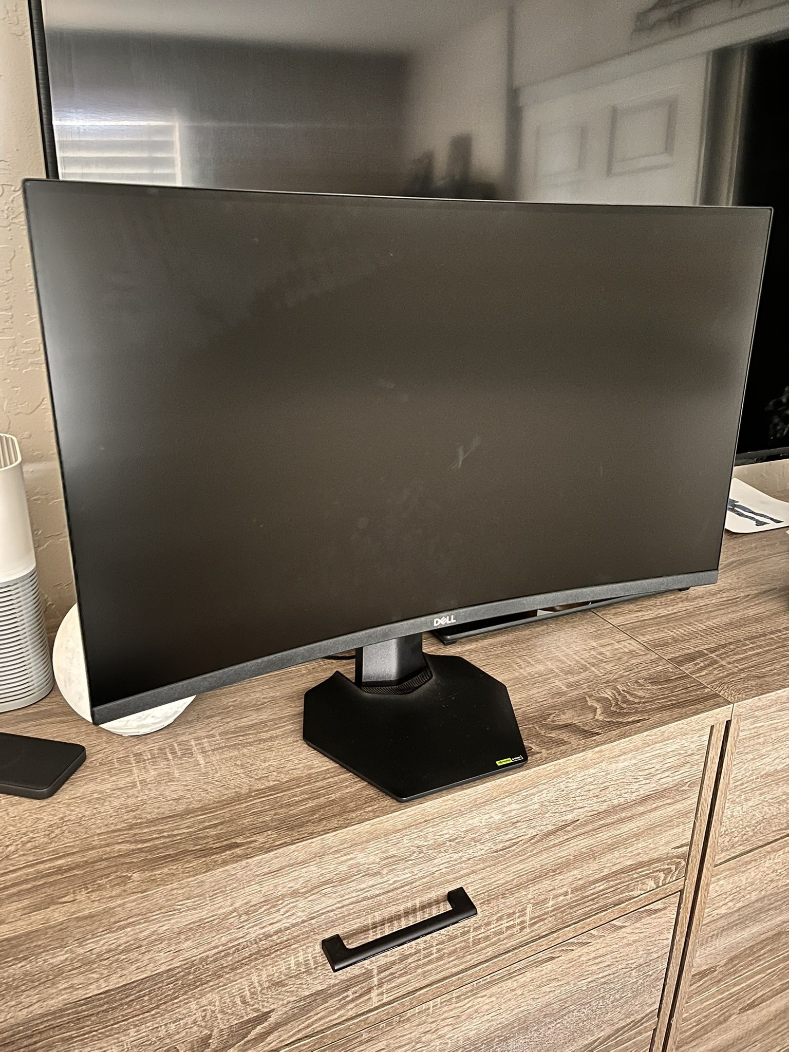 Dell 27” Curved Gaming Monitorhh – 144Hz