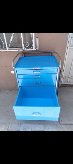 Harloff tools box..H..34..W..27..D..18