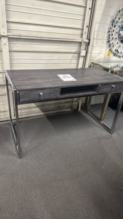 Desk w/drawers