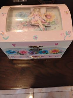 Jewelry box