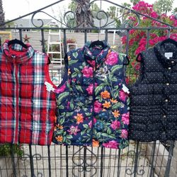 WOMEN'S SIZE XL LAND'S END & CHARTER CLUB PUFFER VESTS $10 EACH 
