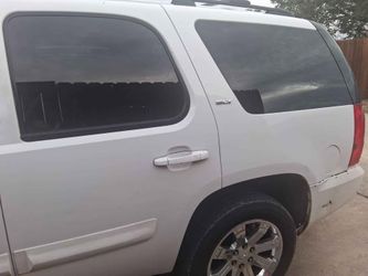 2009 YUKON ALL WHITE