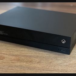 XBOX ONE  X 1 TB