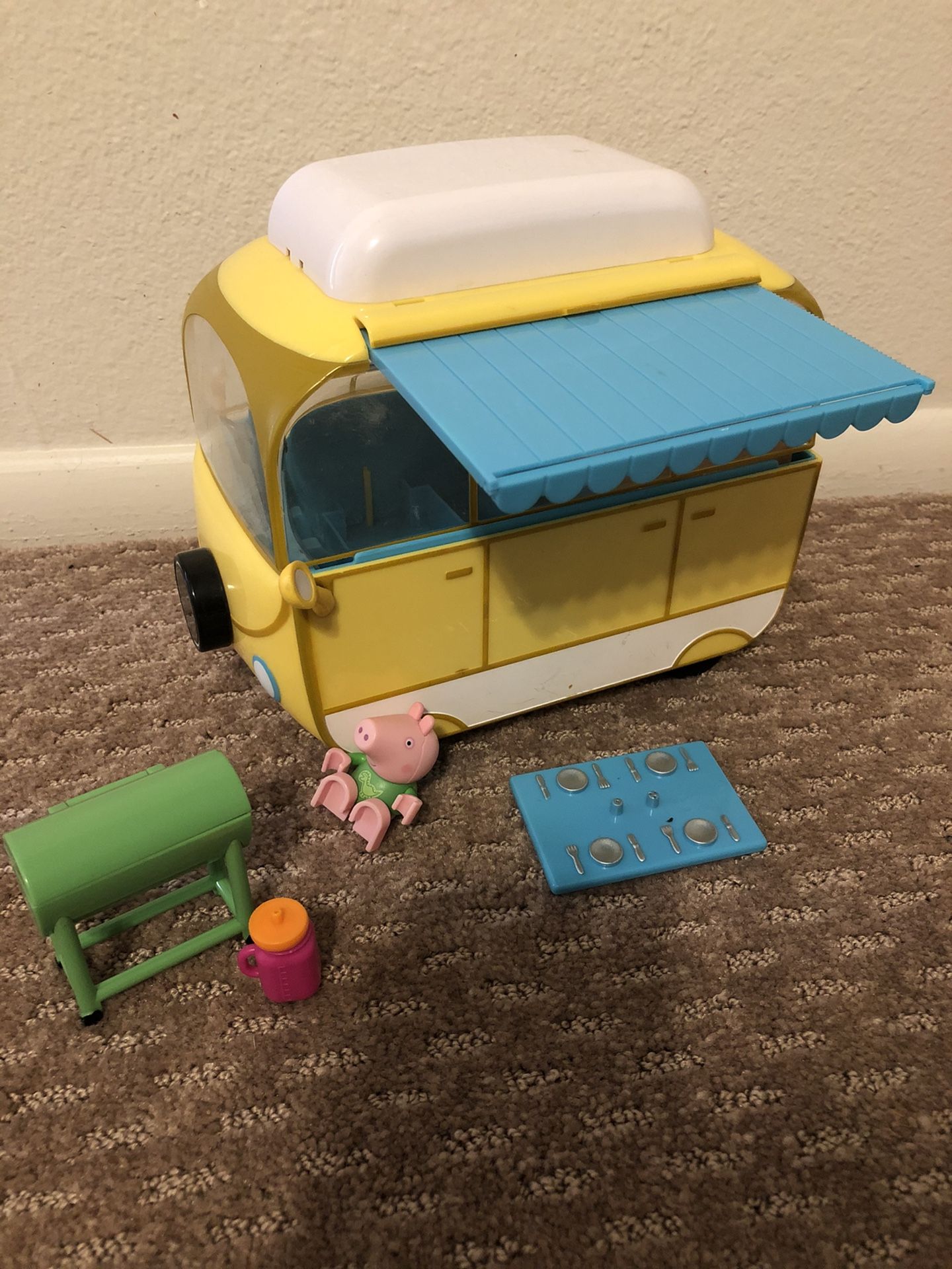 Peppa Pig Camper Van and Accessories