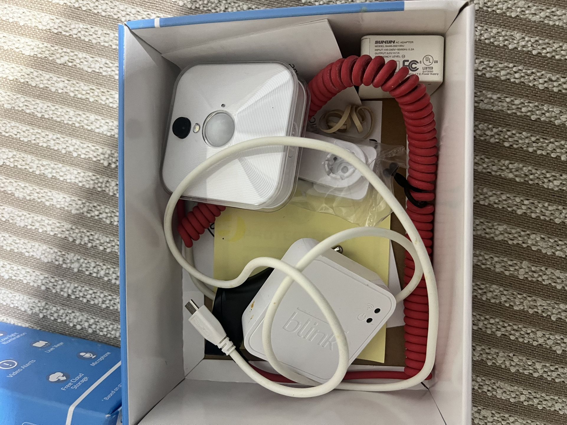 📹 FOR SALE – Blink Indoor Security Camera System (1 Camera + Sync Module)