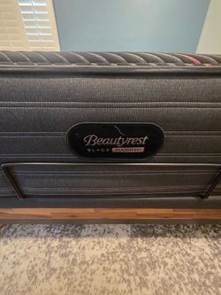 Beautyrest black hybrid matress-queen