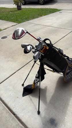 Cobra complete golf club set with King cobra driver nice putter with nice super light back excellent condition
