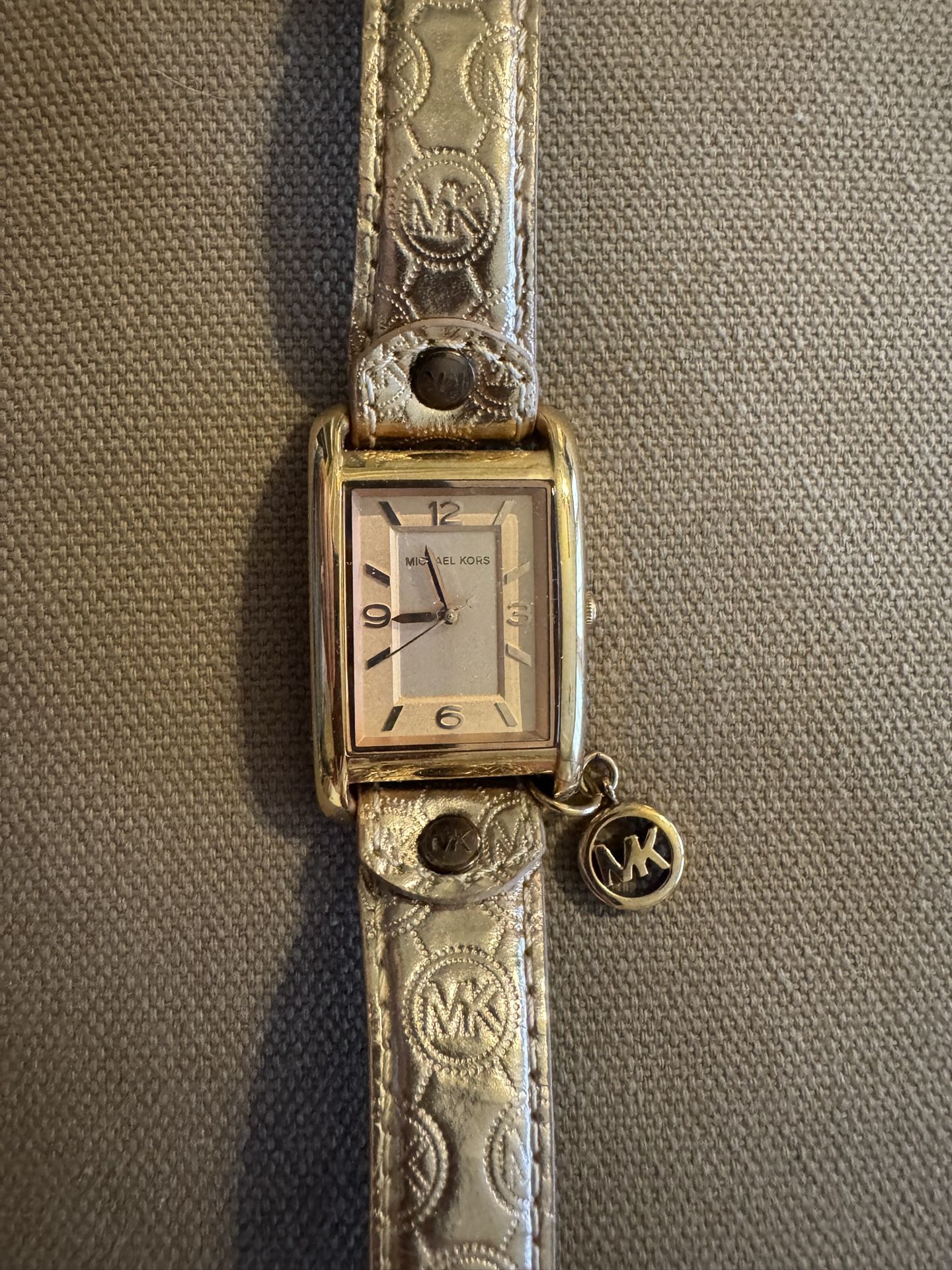 Michael KORS Women’s Watch Rose Gold MK Charm Leather Band 