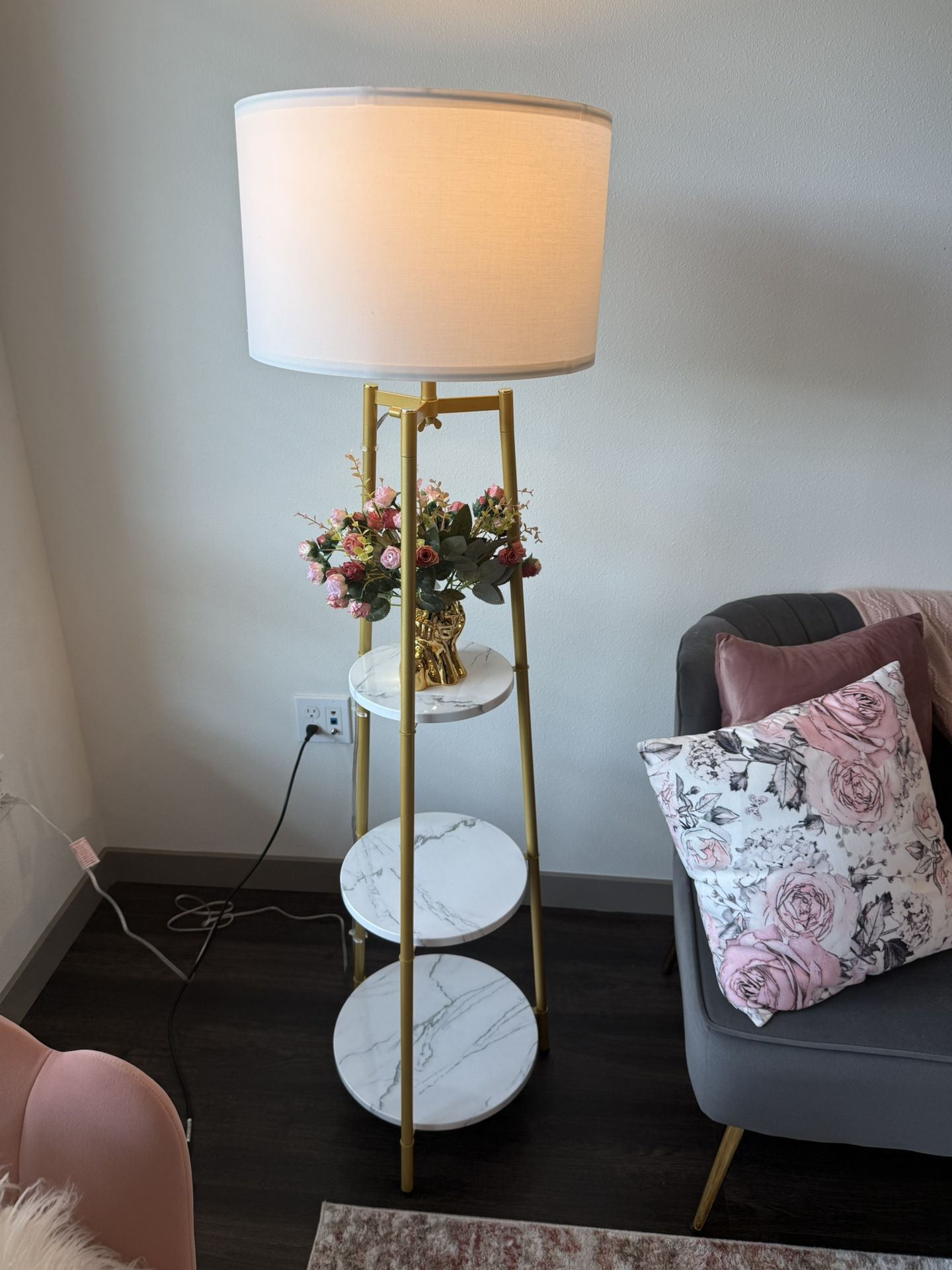 2-in-1 Faux Marble Floor Lamp With Shelves