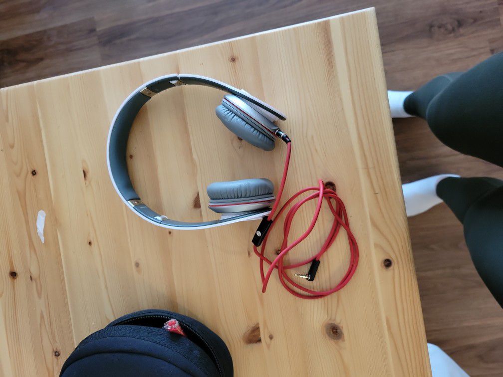 Beats Wired Headphones With Case 