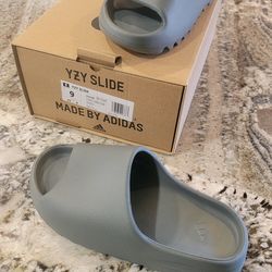 Adidas yezzy slides size 9