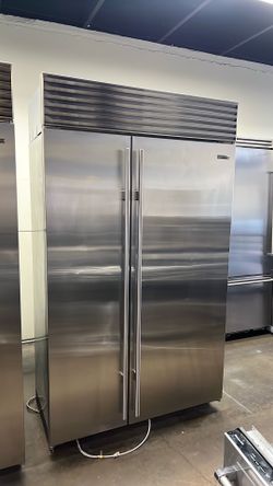 SUB ZERO 48”WIDE BUILT IN REFRIGERATOR STAINLESS STEEL
