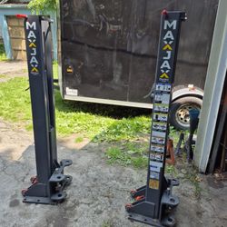 2 Post Max Jack Lift . Used Handfull Of Times