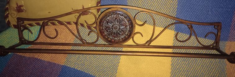 French Curls Fabric Holder