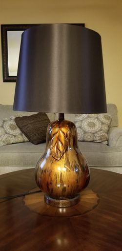 2 bedside lamps