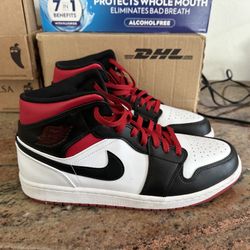 Nike Air Jordan 1 Mid Mens White Red Black Size 11,5