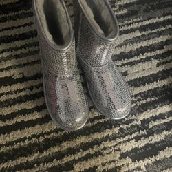 Kids Uggs Size 6 Brand New 