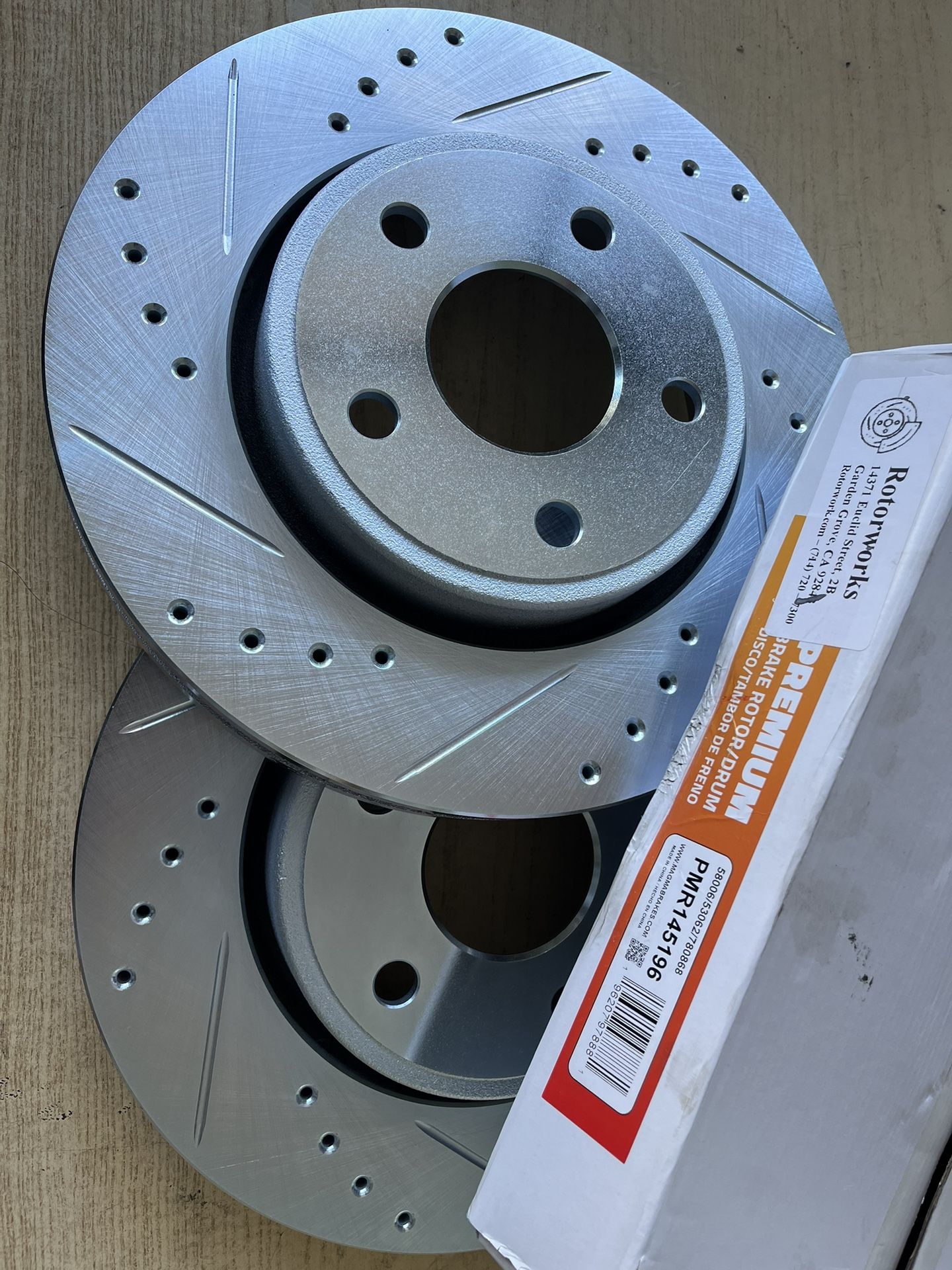 Jeep  Grand Cherokee 11-20 Durango Front Drill Slot Rotors Ceramic Brake Pads