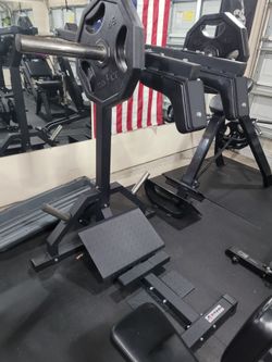 Titan Fitness Leverage Squat & Calf Raise Machine (Plate-Loaded) – Great Condition