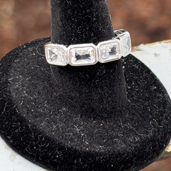 Beautiful rhinestone ring. Size 7. Photos don’t do justice. New